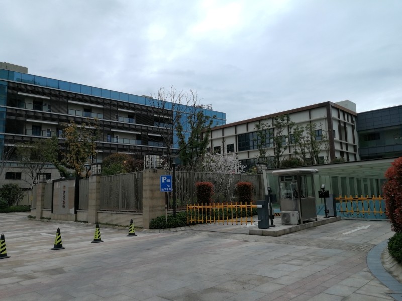 宁波中湾广场停车场4.jpg