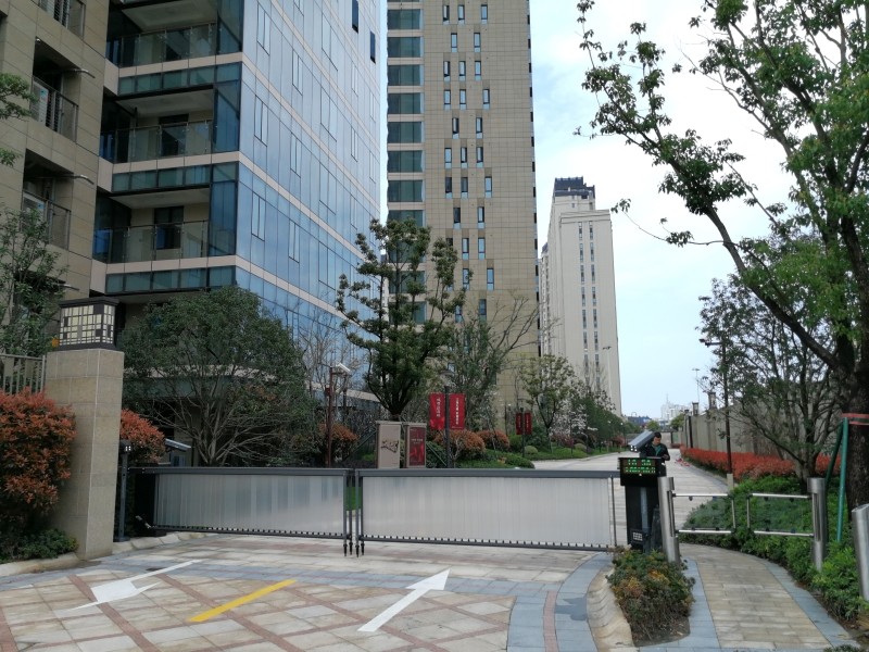 宁波中湾广场停车场2.jpg